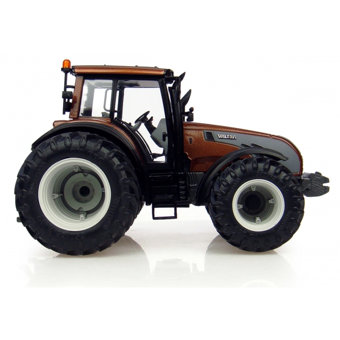 Universal Hobbies 1/32 Scale Valtra T 202 Series 2011 Chocolate Avec 8 Wheels Diecast Replica UH4080