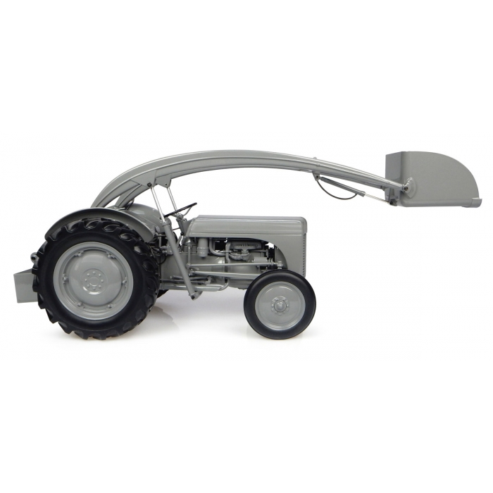 Universal Hobbies 1/16 Scale FergusonTEA-20 with Front Loader (1947) Tractor Diecast Replica UH4171