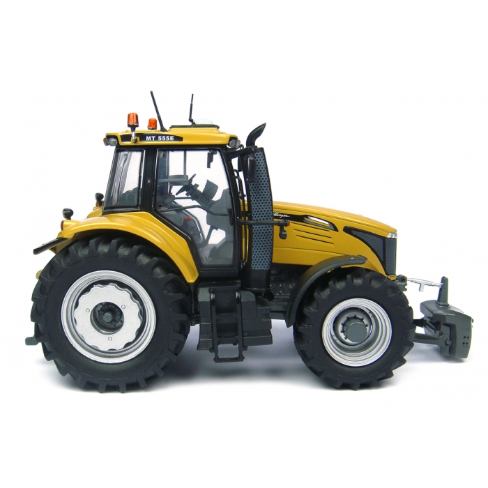 Universal Hobbies 1/32 Scale Challenger MT 555E UH4875