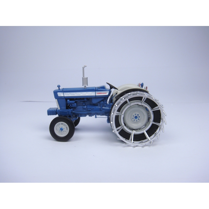 Universal Hobbies 1/32 Scale Ford 5000 AVEC Metal Wheels UH4879