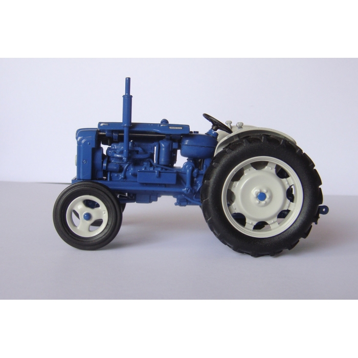 Universal Hobbies 1/32 Scale Fordson Super Major "New Performance" UH4880
