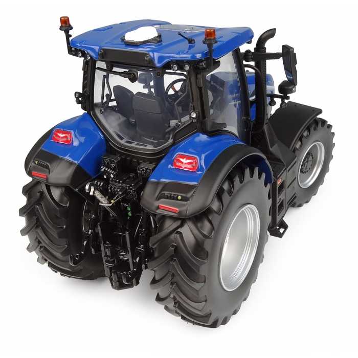 Universal Hobbies New Holland T7.210 "Dynamic blue" Tractor 1:32 Diecast Replica UH6810